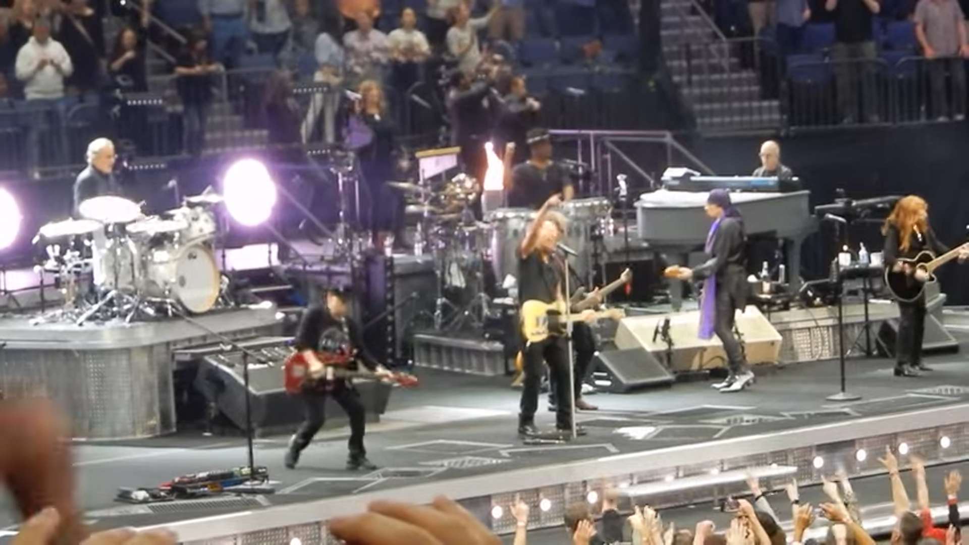 Ο Bruce Springsteen ξαναβγήκε (ναι!) στους δρόμους (video)