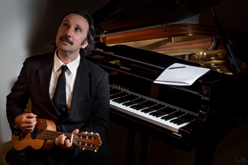 «Τέσσερα Μαύρα Κουστούμια»: Ένα μουσικό happening βασισμένο στην ομώνυμη ταινία του Ρένου Χαραλαμπίδη 