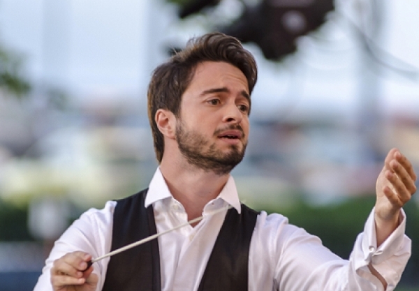 Σολίστ της ΚΟΑ: Μια κλεφτή ματιά στον κλασικισμό