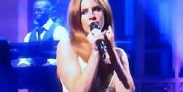 Η ΑΣΧΗΜΗ (;) ΕΜΦΑΝΙΣΗ ΤΗΣ LANA DEL REY