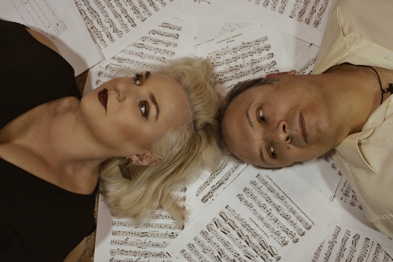 «Ο ανθρωπάκος είμαστε εμείς που με το δάχτυλό μας στην οθόνη ζούμε μόνο εικονικά»