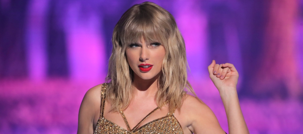 Taylor Swift: «Κατεβάστε τα ρατσιστικά αγάλματα από το Τενεσί»