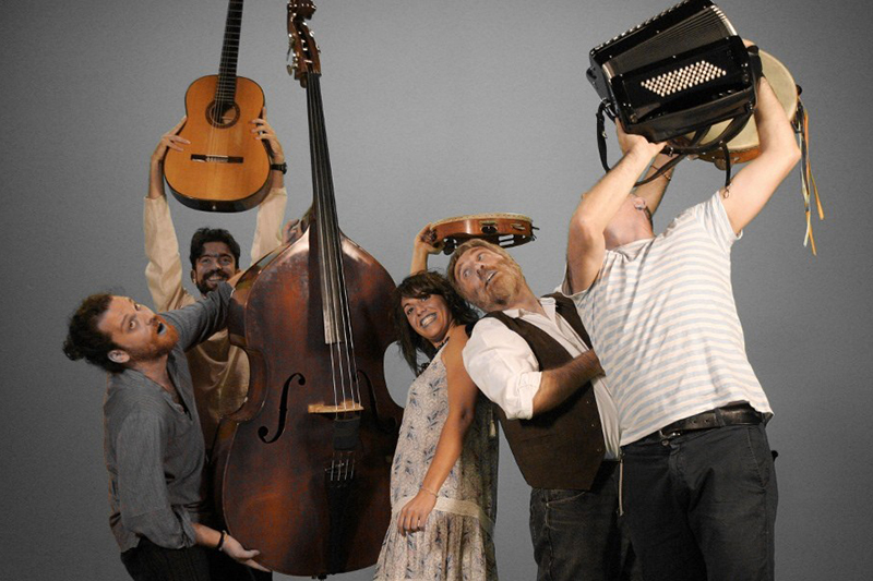 Encardia και Ξέφραγο Αμπέλι στη σκηνή του Κυττάρου