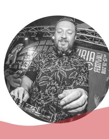 Ο Dj Snatch στην ταράτσα του Gazarte