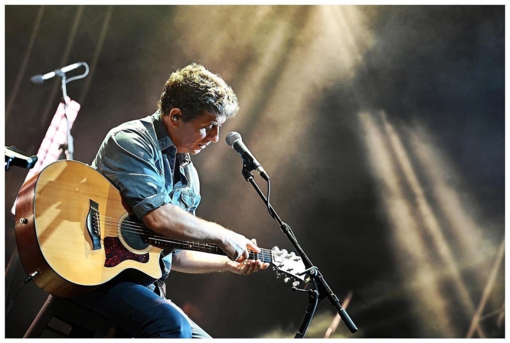 Επανέναρξη των εμφανίσεων του Σωκράτη Μάλαμα στην Ακτή Πειραιώς