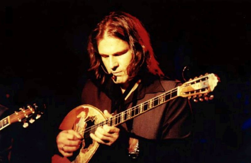 Όταν το μπουζούκι συνάντησε τη Rock