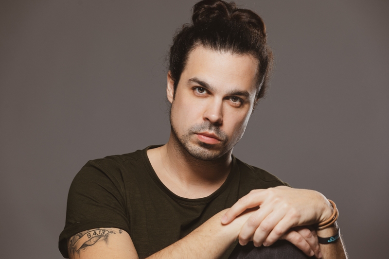 Με «Κόκκινα Τραγούδια» έρχεται ο Παντελής Κυραμαργιός στις 17 Νοεμβρίου