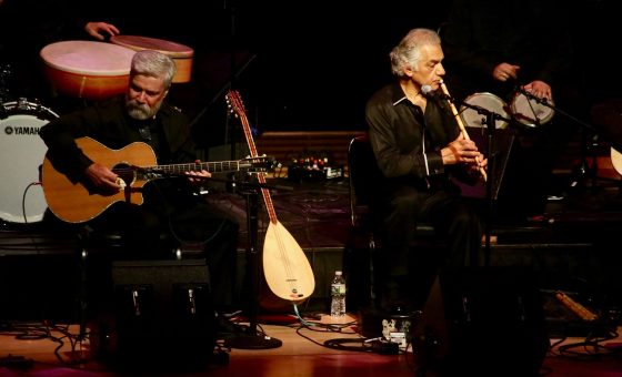 Στο  μουσικό σταυροδρόμι Ανατολής και Δύσης