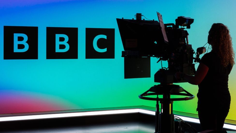 Το BBC κλείνει δύο κανάλια και ένα ραδιόφωνο την άνοιξη του 2027