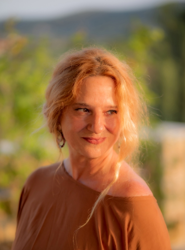 «Γυναίκες της Μεσογείου» από την Ευανθία Ρεμπούτσικα