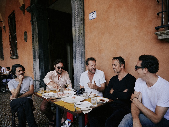 Νέα ημερομηνία και νέος χώρος για τη συναυλία των dEUS