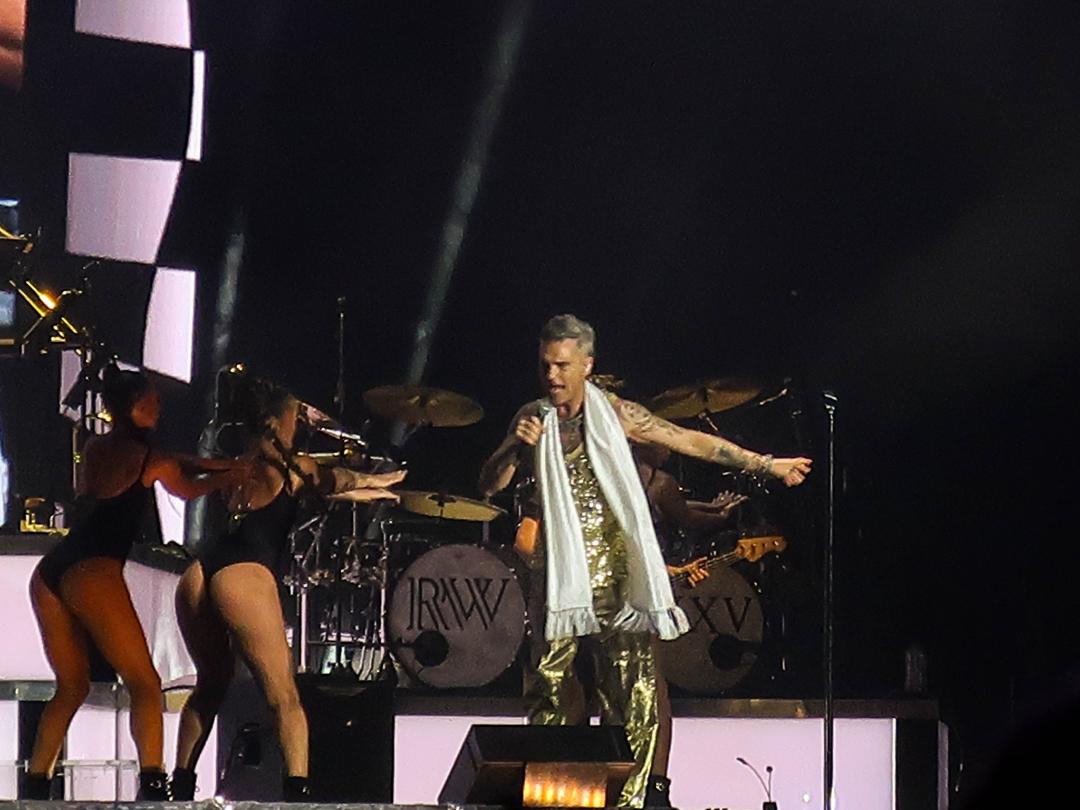 Χαμός στο Insta με το political incorrect χιούμορ του Robbie