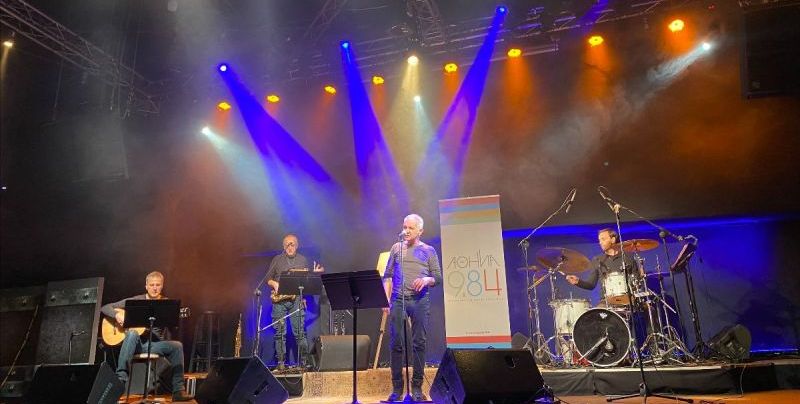  «Συναυλία στο ραδιόφωνο» με Χρήστο Θηβαίο, Βίκυ Καρατζόγλου, Μιχάλη και Παντελή Καλογεράκη