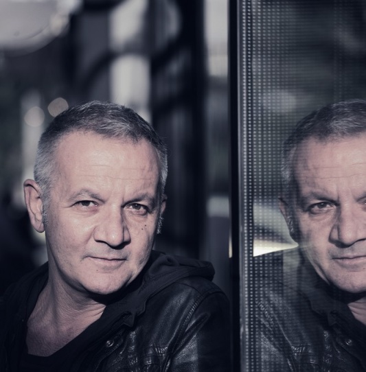 «Απ’ τα Εξάρχεια ως το Πεκίνο»