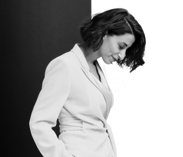 Η Μαρίζα Ρίζου μας προσκαλεί στα νέα της live και ξαναγράφει το δελτίο Τύπου