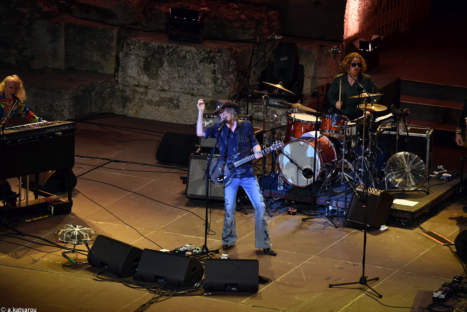 Πήγαμε, είδαμε: Αυθεντικοί και καταιγιστικοί The Waterboys στο Ηρώδειο