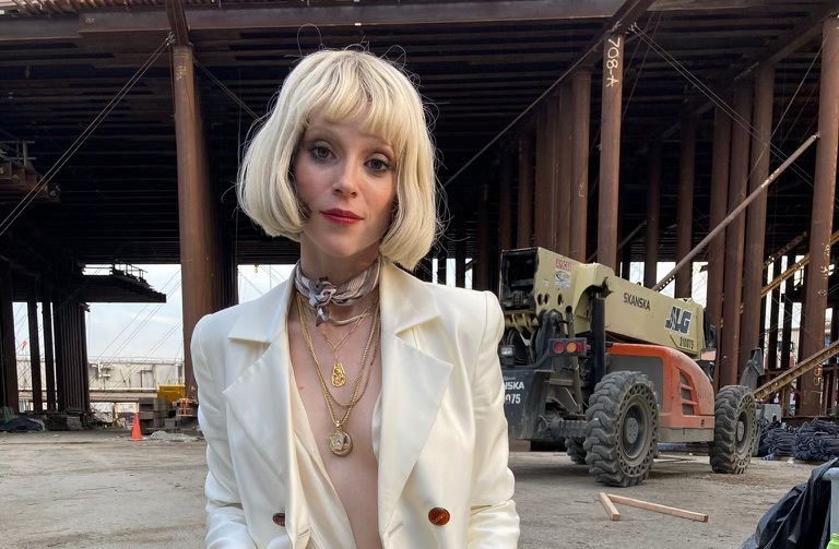 Η St. Vincent ετοιμάζει περιοδεία και livestream συναυλία