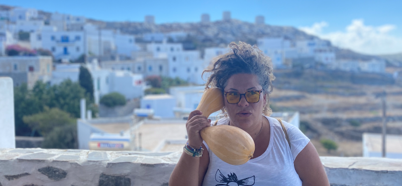 Η Ματούλα Ζαμάνη στο θέατρο Βράχων