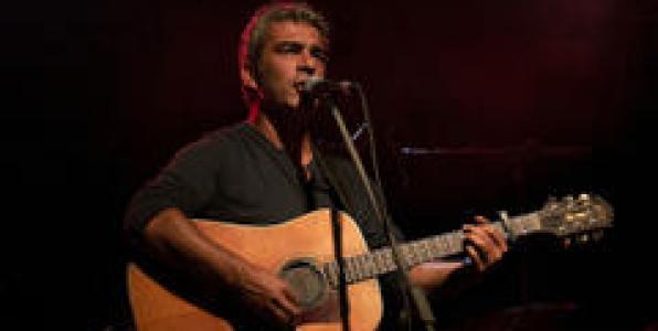 ΔΗΜΗΤΡΗΣ ΜΥΣΤΑΚΙΔΗΣ: Η ΠΑΡΑΔΟΣΙΑΚΗ ΜΟΥΣΙΚΗ «ΤΑΞΙΔΕΥΕΙ» ΕΚΤΟΣ ΣΥΝΟΡΩΝ