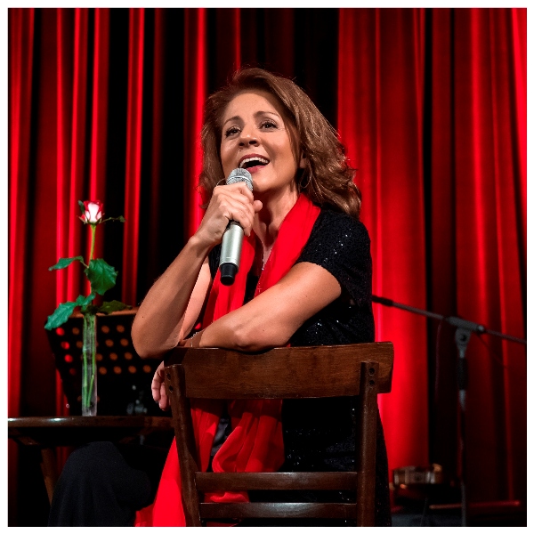 Αφιέρωμα στον Μίκη Θεοδωράκη από την Μαργαρίτα Ζορμπαλά και τον Μανώλη Μητσιά