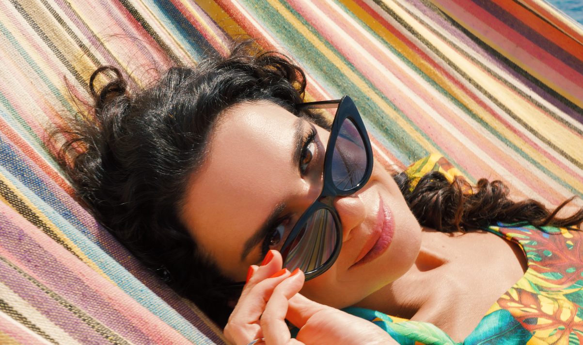 Ελα να φύγουμε γι' αλλού 