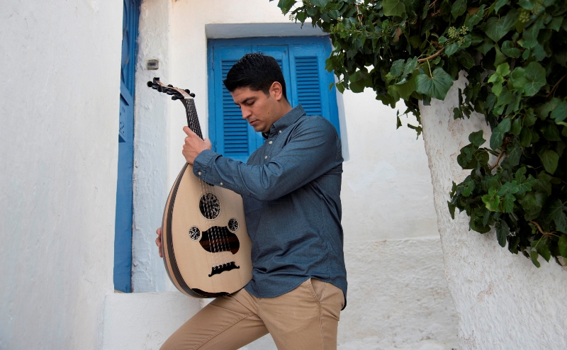 Τραγουδώντας μαζί.... με τον Σταύρο Χαλιαμπάλα