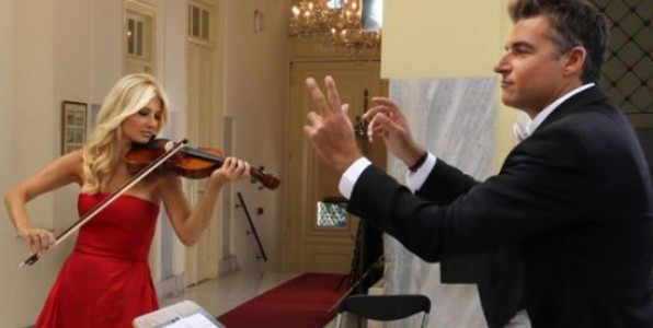 Ο Γιώργος Λιάγκας «φτύνει» το ραδιόφωνο (κι εμείς νομίζουμε πως βρέχει)