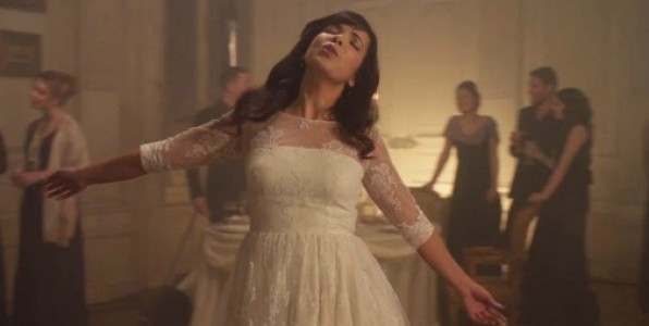Η Indila εκπέμπει «S.O.S» από την Ελλάδα