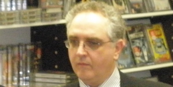 Απολύθηκε ο Φοίβος Καρζής από τον «Αθήνα 9.84»