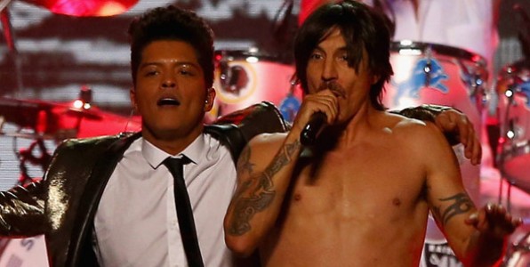Ο (παρεξηγημένος στην Ελλάδα) Bruno Mars και οι Red Hot Chili Peppers στον τελικό του Super Bowl